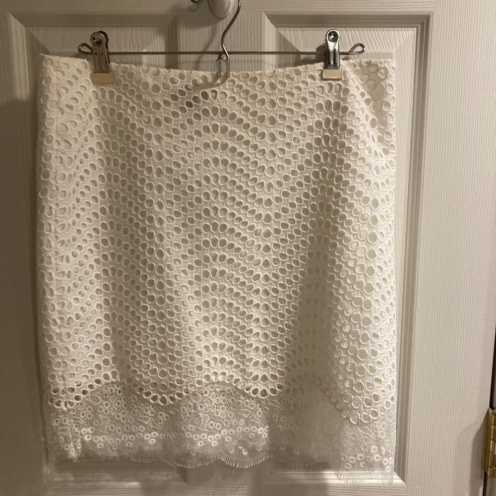 Ann Taylor White Cotton Lace and Eyelet Lined Pencil Skirt size 10 EUC